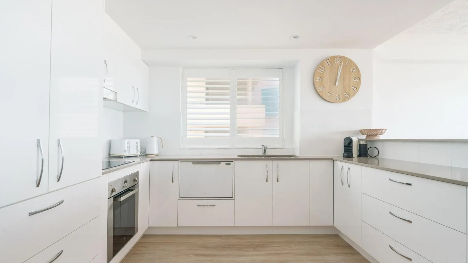 Beautiful Coastal Apartment With Epic Sea Views Caloundra