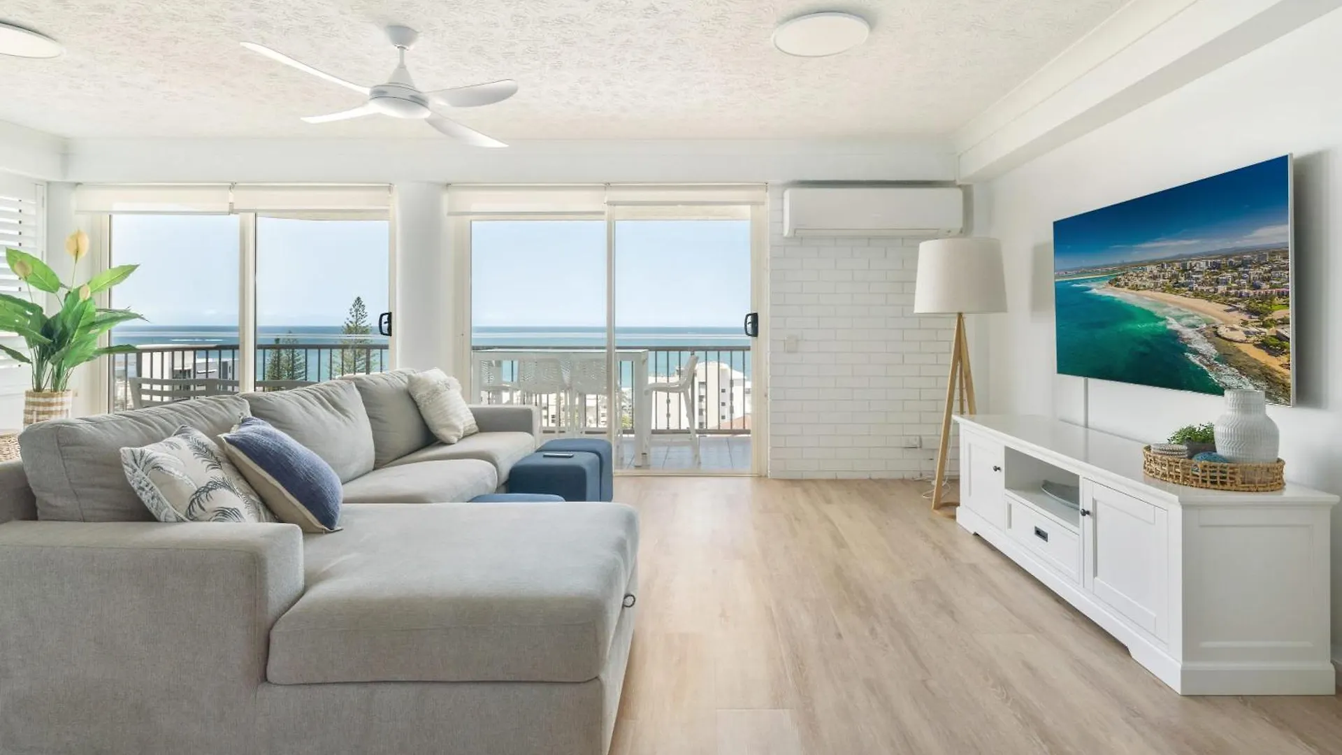 Beautiful Coastal Apartment With Epic Sea Views Caloundra
