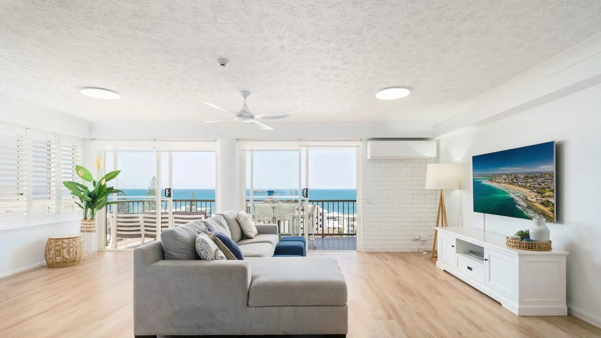 Beautiful Coastal Apartment With Epic Sea Views Caloundra